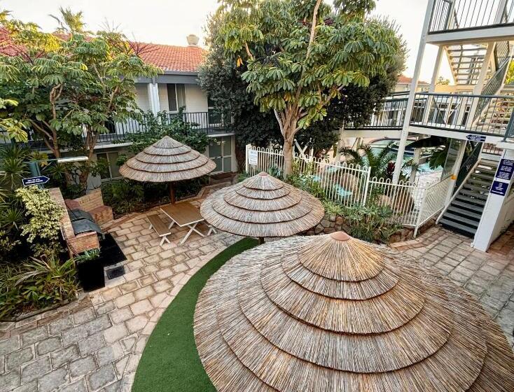 Coastal Beach Retreat Scarborough Pool & Slide!