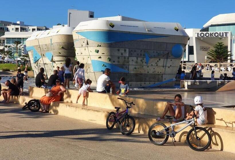 Coastal Salty Air 2bedrm 2bath W Ocean Views!