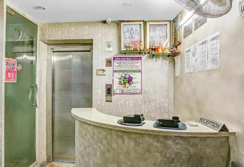 호텔 Crown Continental Near Sarai Rohilla Railway Station