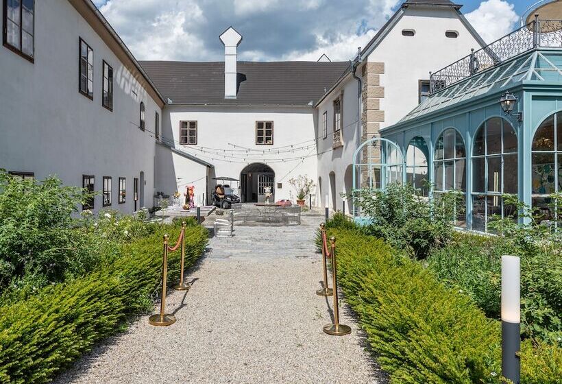 בית מלון כפרי La Petite Ivy, Trenninghof 1302   Managed By Sky9 Apartments