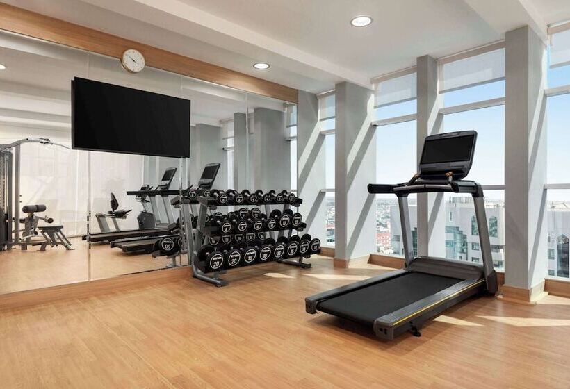 فندق La Quinta By Wyndham Abu Dhabi Al Wahda