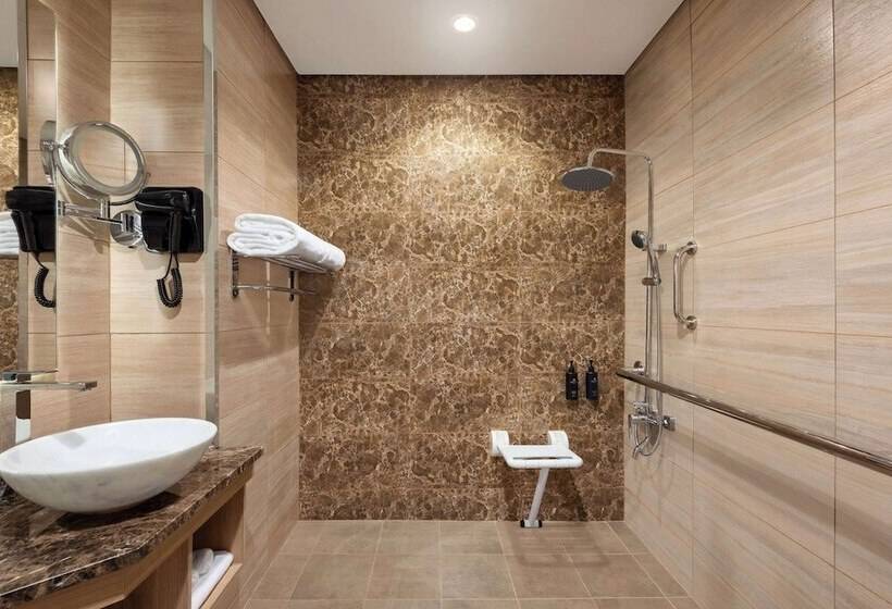 فندق La Quinta By Wyndham Abu Dhabi Al Wahda