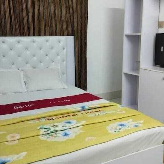 هتل Living International Ltd