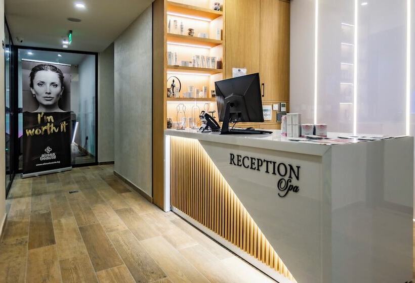 ホテル Natura All Seasons Boutique