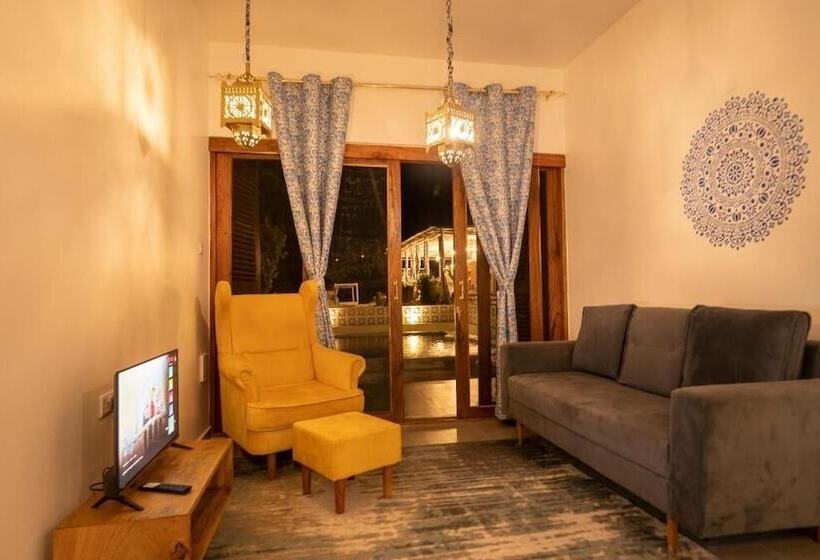 בית מלון כפרי Orient Beach