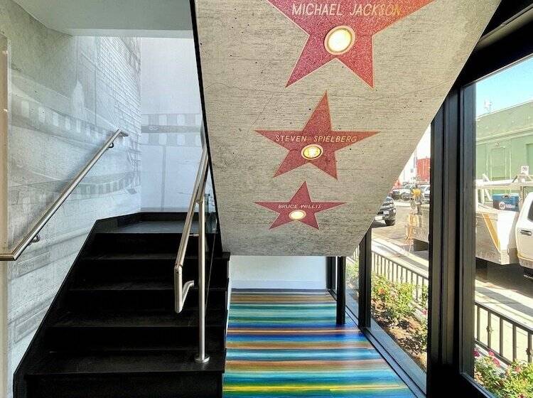 فندق Rudra Hollywood