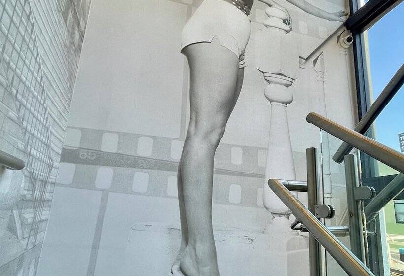 فندق Rudra Hollywood