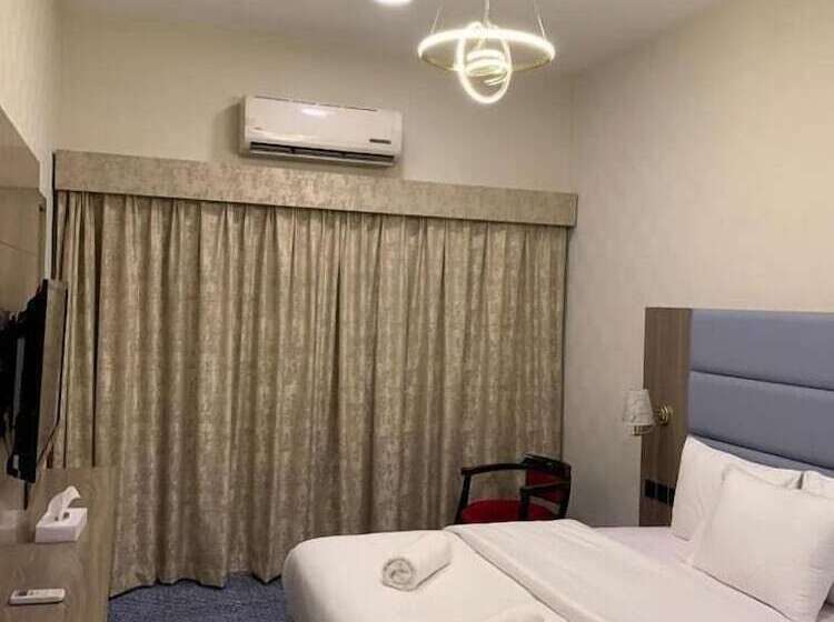 Отель Silver Sand