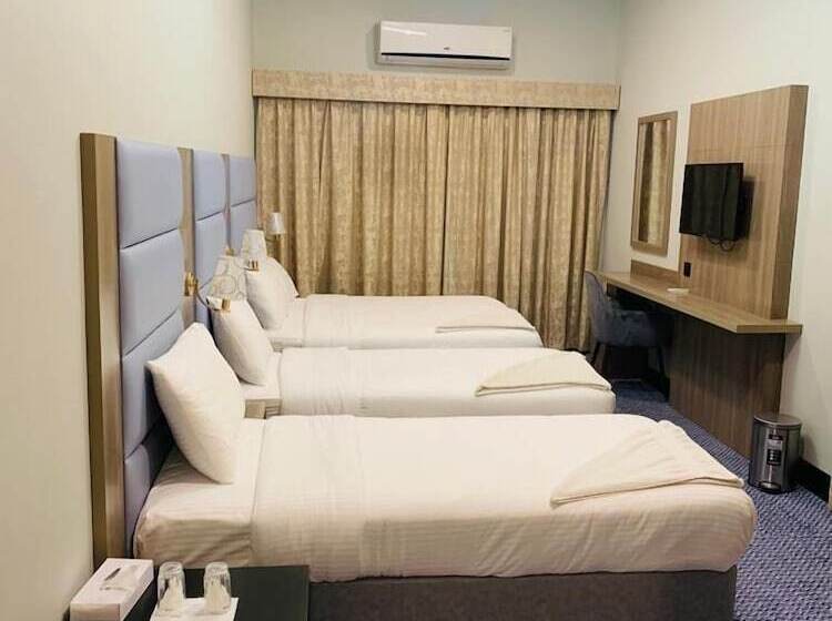 Отель Silver Sand