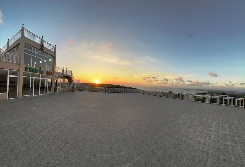 Отель The Pandan Sari