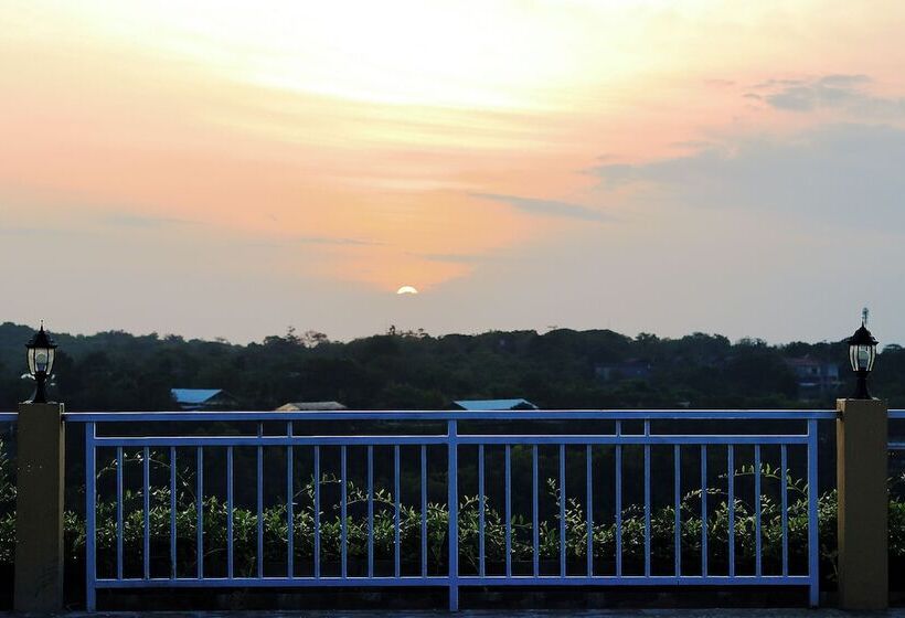 Отель The Pandan Sari