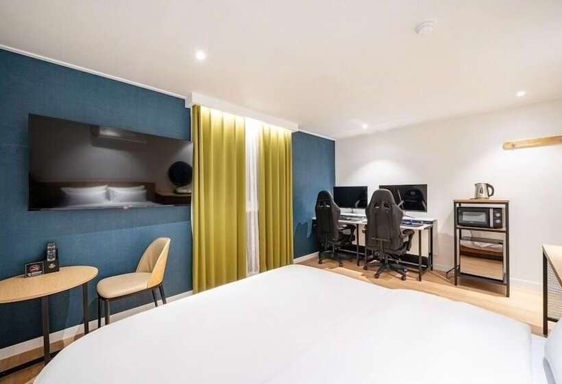 Hound Hotel Gumi Indong