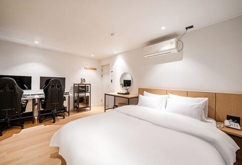 Hound Hotel Gumi Indong