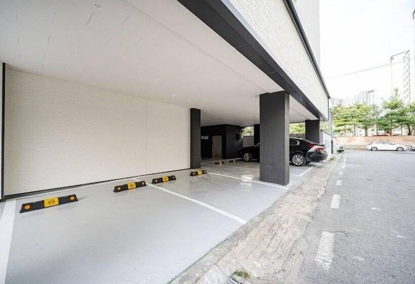 Hound Hotel Gumi Indong