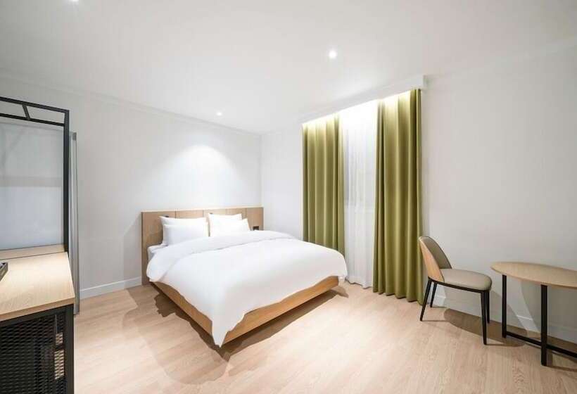 Hound Hotel Gumi Indong