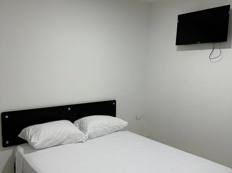 בית מלון כפרי Bazurto Plaza