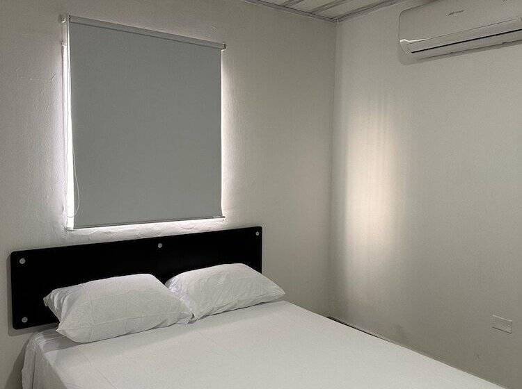 בית מלון כפרי Bazurto Plaza