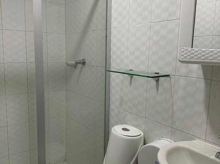 בית מלון כפרי Bazurto Plaza