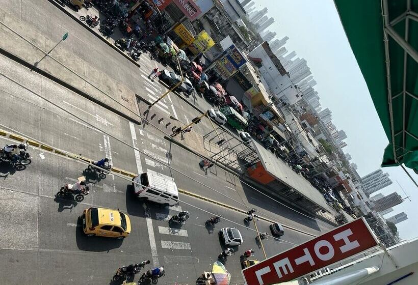 בית מלון כפרי Bazurto Plaza