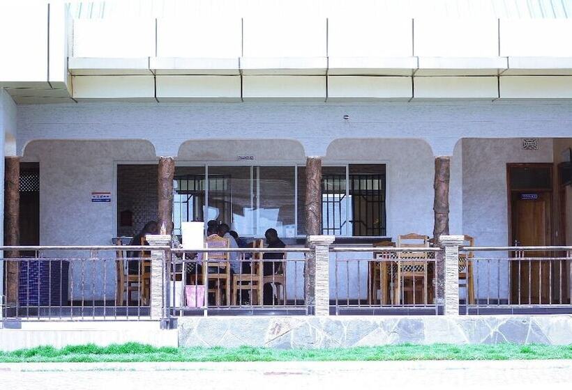 Briston Hotel   Serengeti