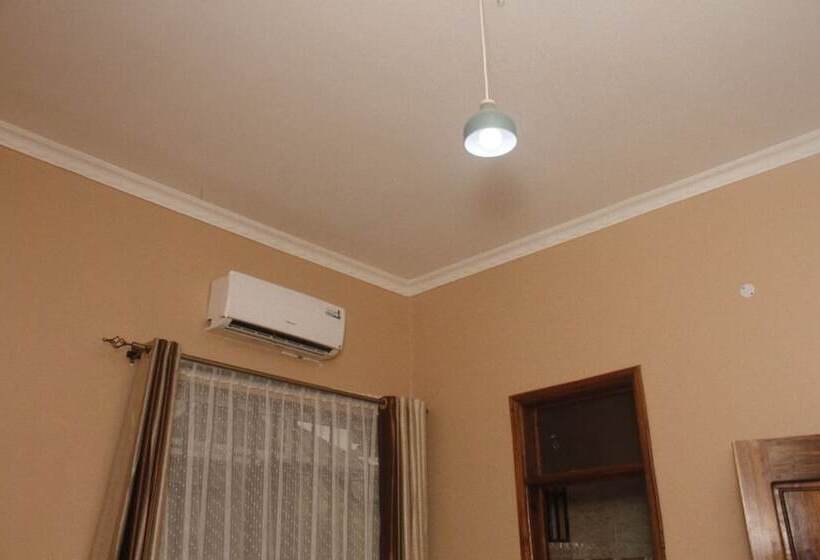 Briston Hotel   Serengeti