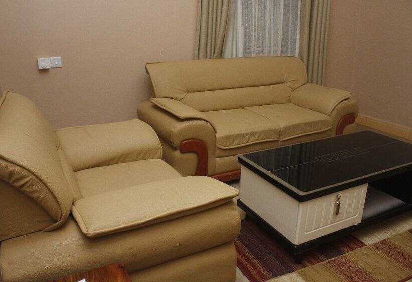 Briston Hotel   Serengeti