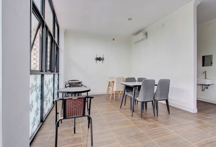 Отель Capital O 93266 Palmier