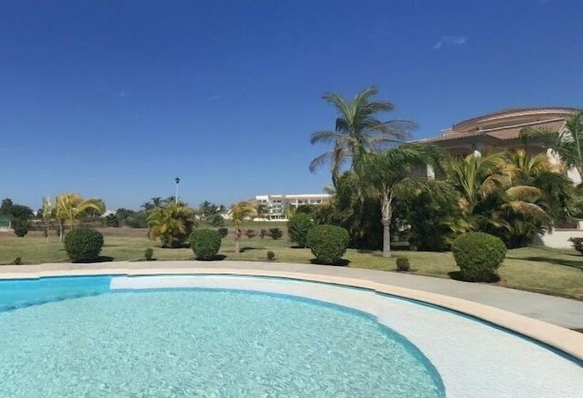 Отель Condos Marina P