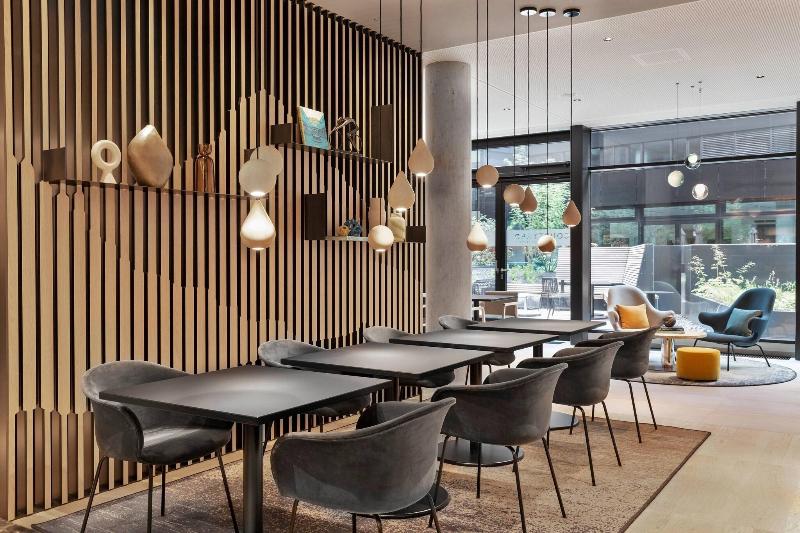 Отель Courtyard By Marriott Freiburg