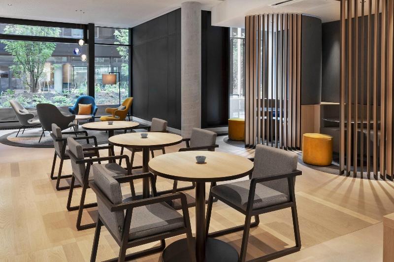 Отель Courtyard By Marriott Freiburg