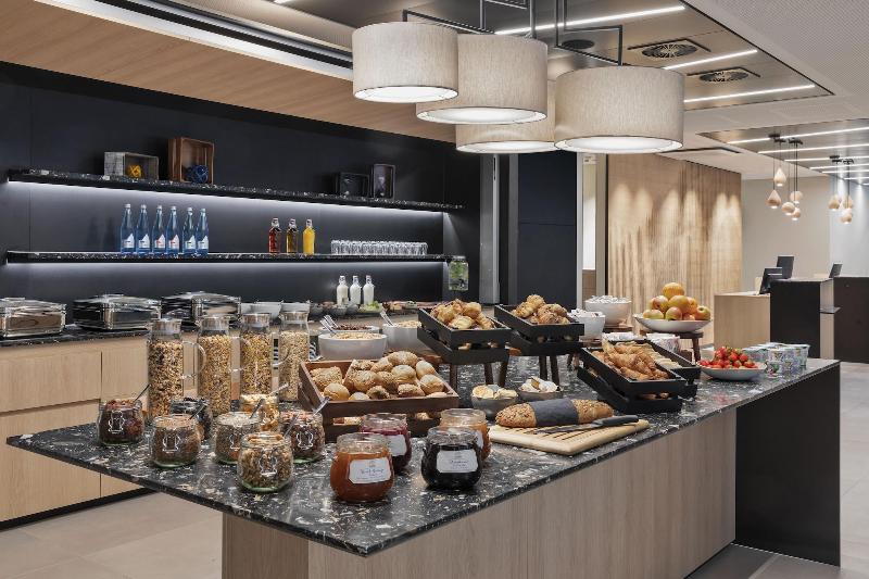 Отель Courtyard By Marriott Freiburg