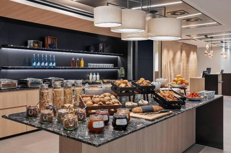 Отель Courtyard By Marriott Freiburg