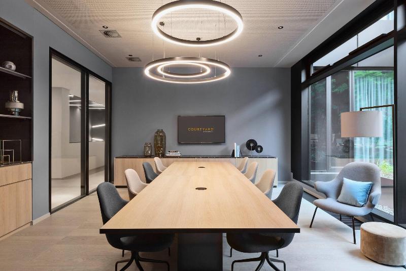 Отель Courtyard By Marriott Freiburg