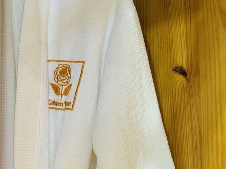 هتل Golden Rose
