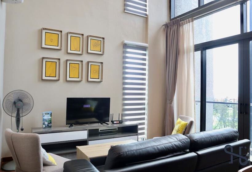 בית מלון כפרי Homesuite’ Home @ Riverson Soho