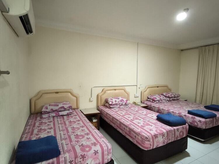 בית מלון כפרי Ikia By Oyo