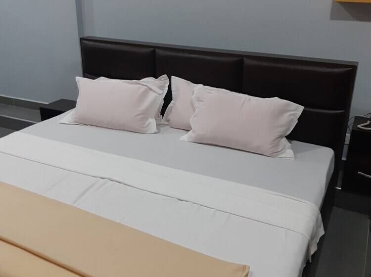 فندق Julbert Plaza