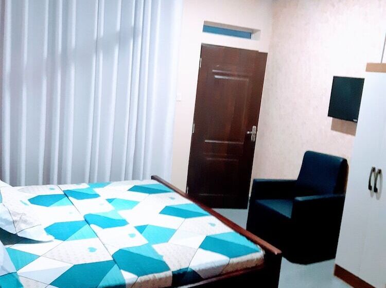 فندق Julbert Plaza