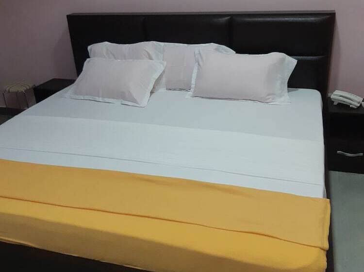 فندق Julbert Plaza