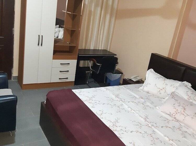 فندق Julbert Plaza