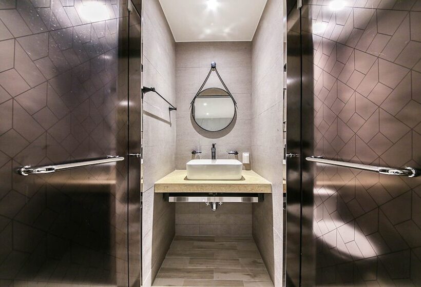 בית מלון כפרי May