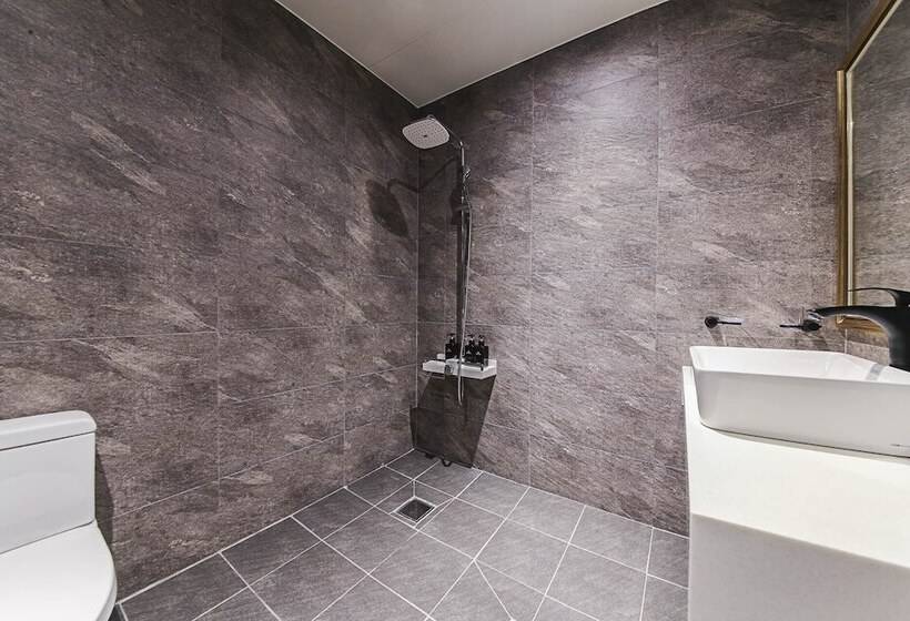 בית מלון כפרי May