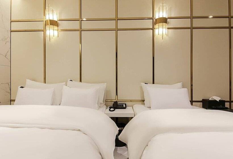 בית מלון כפרי May