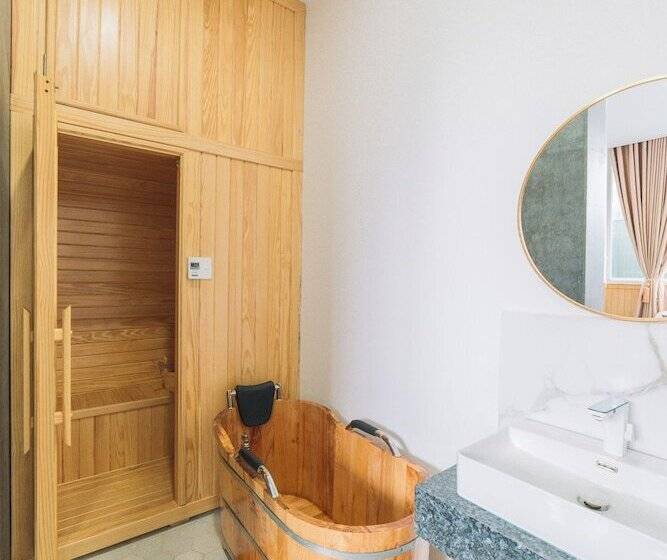 هتل Quy Tai Premium