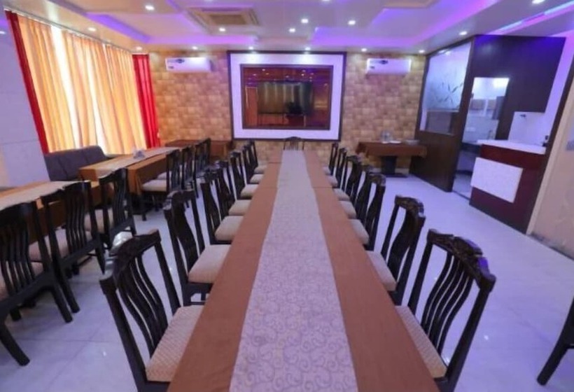 فندق Sahibs Red Carpet