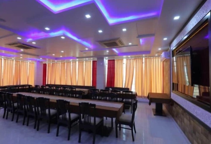 فندق Sahibs Red Carpet