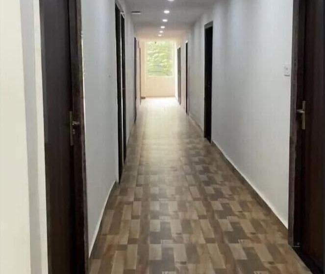 호텔 Satkar International