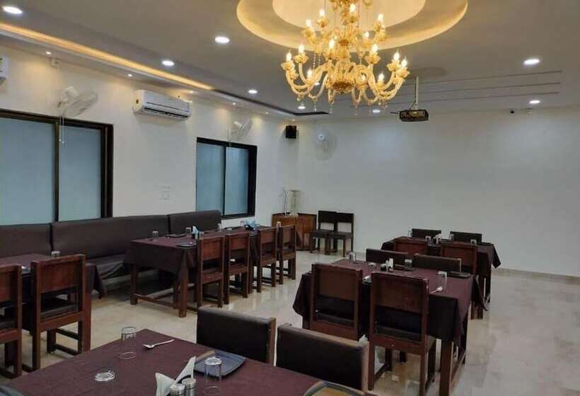 호텔 Satkar International