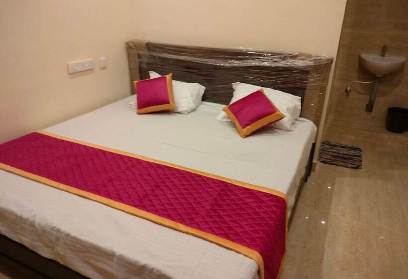 Отель Vamsi Residency