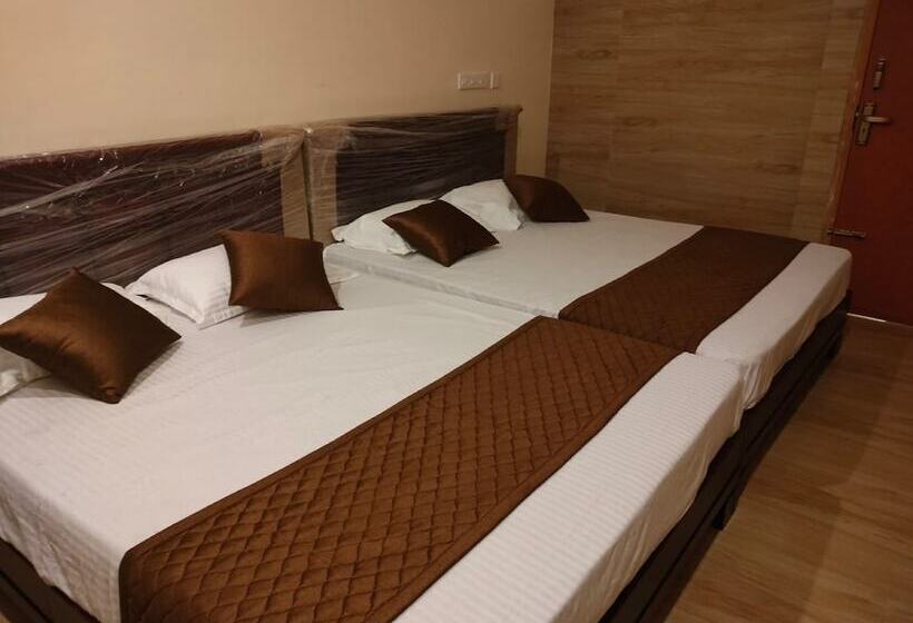 Отель Vamsi Residency